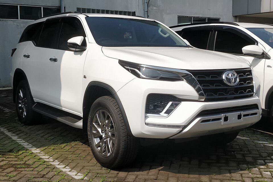 Sewa Toyota Fortuner 2.8 GR Sport di Sabang