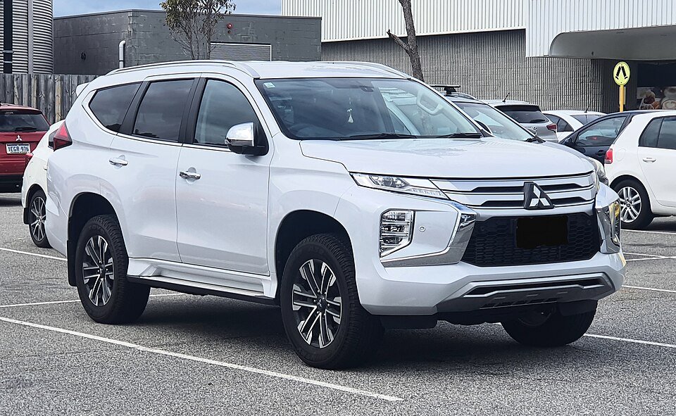 Sewa Mitsubishi Pajero Sport Dakar di Palembang